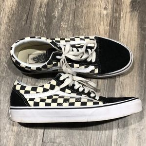 BLACK AND WHITE CHECKERED OLDSCHOOL VANS